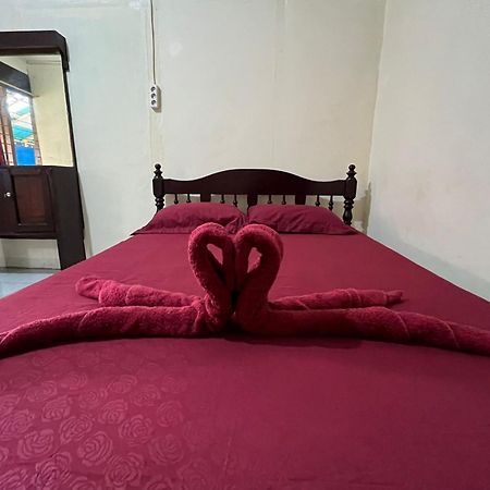 El Homestay Bunaken Exteriör bild