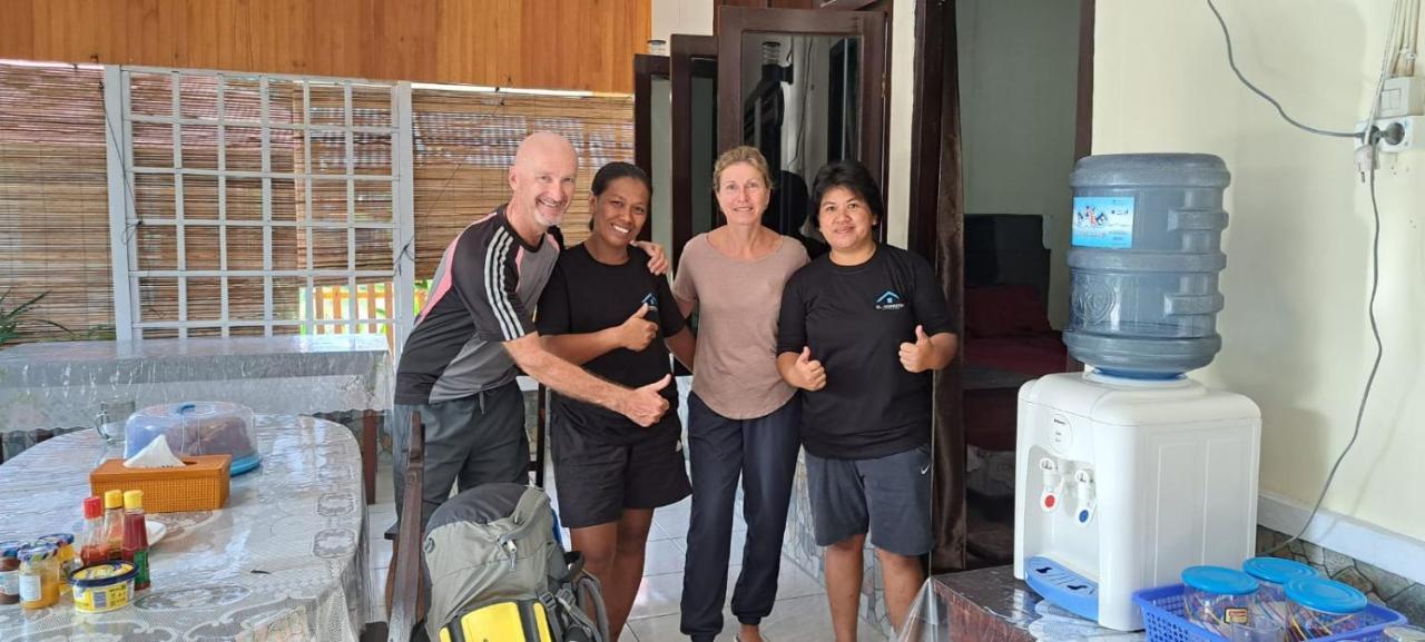El Homestay Bunaken Exteriör bild